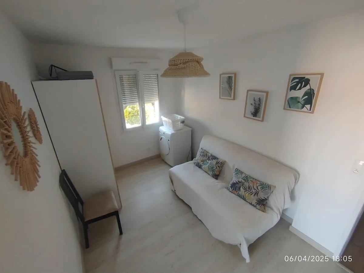 Apartment Calanques Marseille 0*,  France